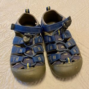 Keens Blue Little Boy’s Size 13